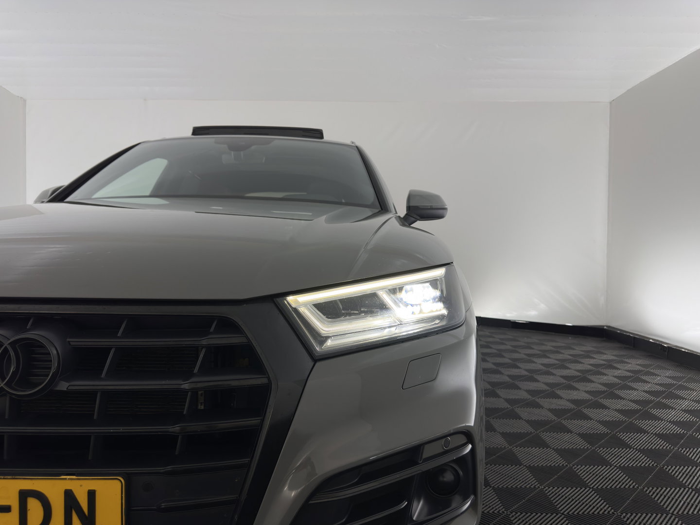 Audi Q5 55 TFSI S-Line Competition Quattro (Plug-In) Aut. *PANO | LEATHER | FULL-LED | HEATED-SPORTSEATS | KEYLESS | CAMERA | NAVI-FULLMAP | PRIVACY-GLASS | DIGI-COCKPIT | CRUISE-ADPAPTIVE | DAB | 21"ALU*