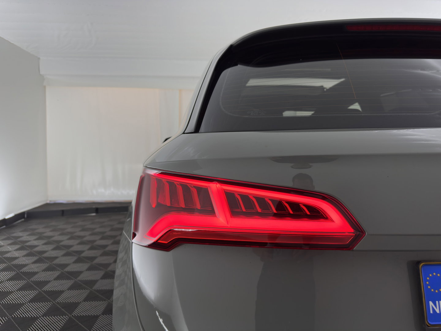 Audi Q5 55 TFSI S-Line Competition Quattro (Plug-In) Aut. *PANO | LEATHER | FULL-LED | HEATED-SPORTSEATS | KEYLESS | CAMERA | NAVI-FULLMAP | PRIVACY-GLASS | DIGI-COCKPIT | CRUISE-ADPAPTIVE | DAB | 21"ALU*