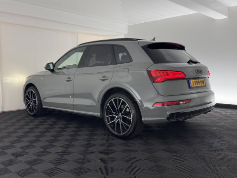 Audi Q5 55 TFSI S-Line Competition Quattro (Plug-In) Aut. *PANO | LEATHER | FULL-LED | HEATED-SPORTSEATS | KEYLESS | CAMERA | NAVI-FULLMAP | PRIVACY-GLASS | DIGI-COCKPIT | CRUISE-ADPAPTIVE | DAB | 21"ALU*