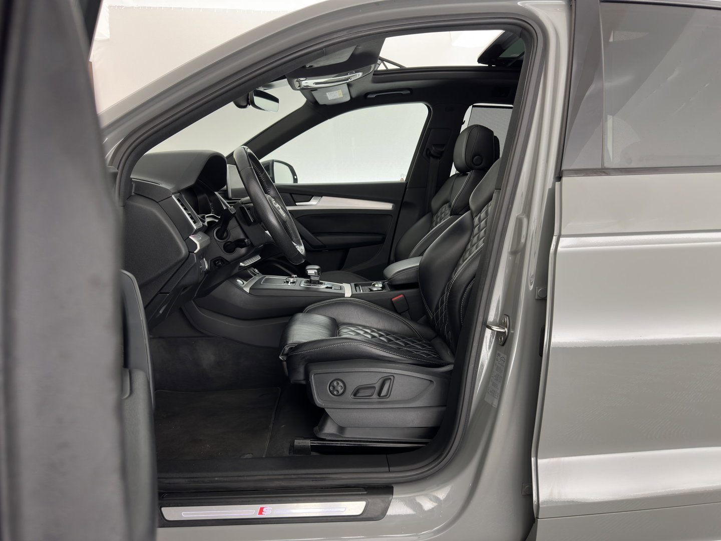 Audi Q5 55 TFSI S-Line Competition Quattro (Plug-In) Aut. *PANO | LEATHER | FULL-LED | HEATED-SPORTSEATS | KEYLESS | CAMERA | NAVI-FULLMAP | PRIVACY-GLASS | DIGI-COCKPIT | CRUISE-ADPAPTIVE | DAB | 21"ALU*