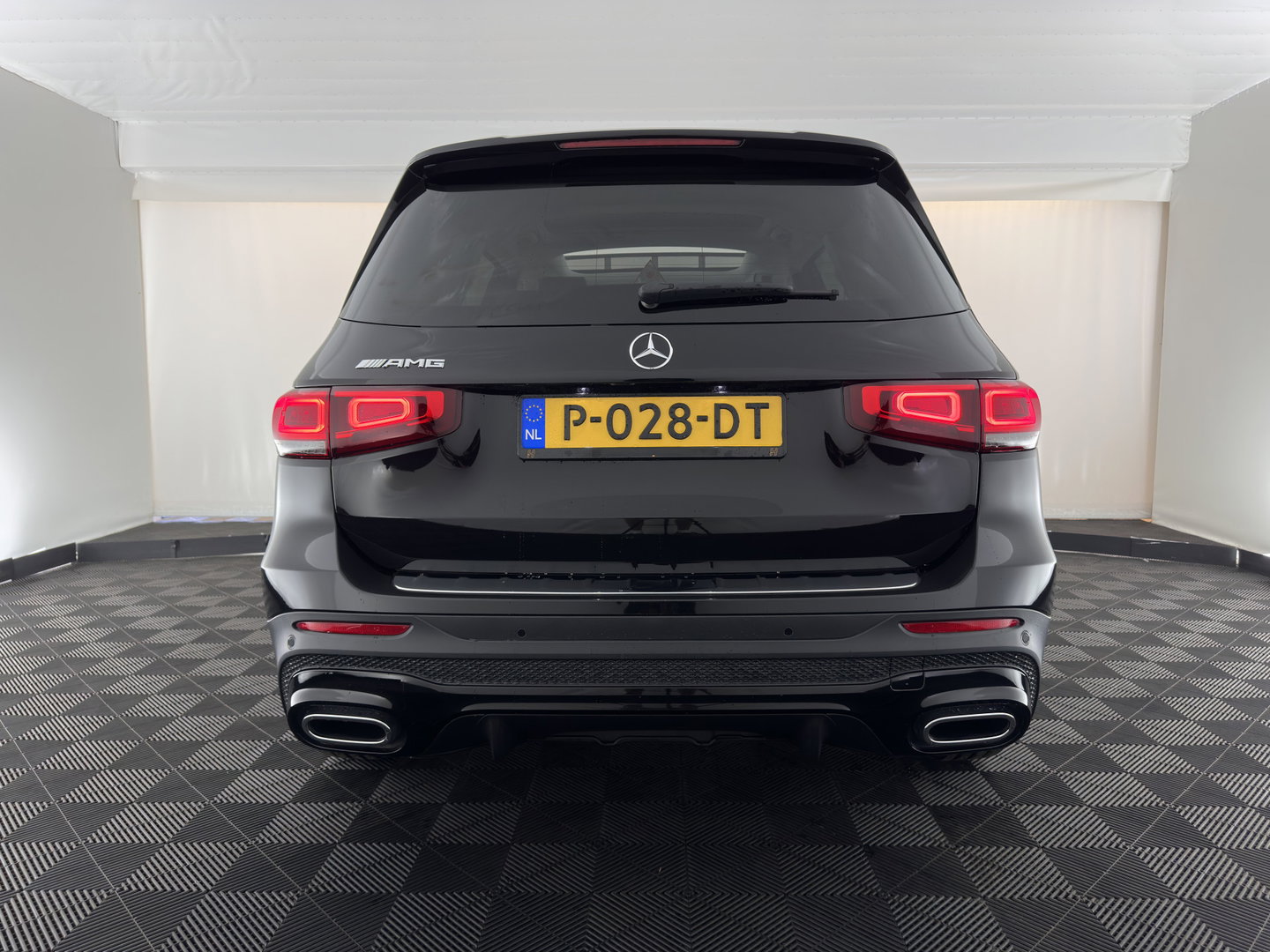 Mercedes-Benz GLB 250 4MATIC AMG-Sportpack Premium Plus Aut. *LEATHER-MICROFIBRE | FULL-LED | AMBIENTLIGHT | WIDE-COCKPIT | HEATED-SPORTSEATS | KEYLESS | NAVI-FULLMAP | ECC | SHIFTPADDLES | MEMORY-PACK | PDC | CRUISE | 21''ALU*