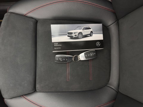 Mercedes-Benz GLB 250 4MATIC Premium Plus *AUT | LEATHER-MICROFIBRE | FULL-LED | AMBIENT-LIGHT | WIDE-SCREEN-DIGICOCKPIT | HEATED-SPORTSEATS | KEYLESS | NAVI-FULLMAP | ECC | PDC | CRUISE | 21''ALU*