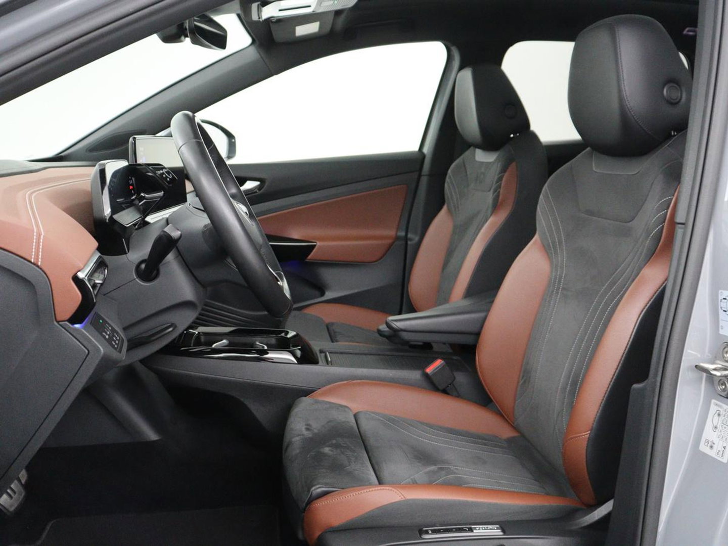 Volkswagen ID.4 Tech 77 kWh | SOH 92,2% | Panorama | 360 Camera | Head up | Virtual cockpit | Sfeerverlichting | Stoel/Stuurverwarming | Adaptive cruise | Carplay | Traffic assist | Climate control | Half leder/velours