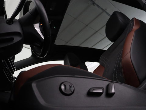 Volkswagen ID.4 Tech 77 kWh | SOH 92,2% | Panorama | 360 Camera | Head up | Virtual cockpit | Sfeerverlichting | Stoel/Stuurverwarming | Adaptive cruise | Carplay | Traffic assist | Climate control | Half leder/velours