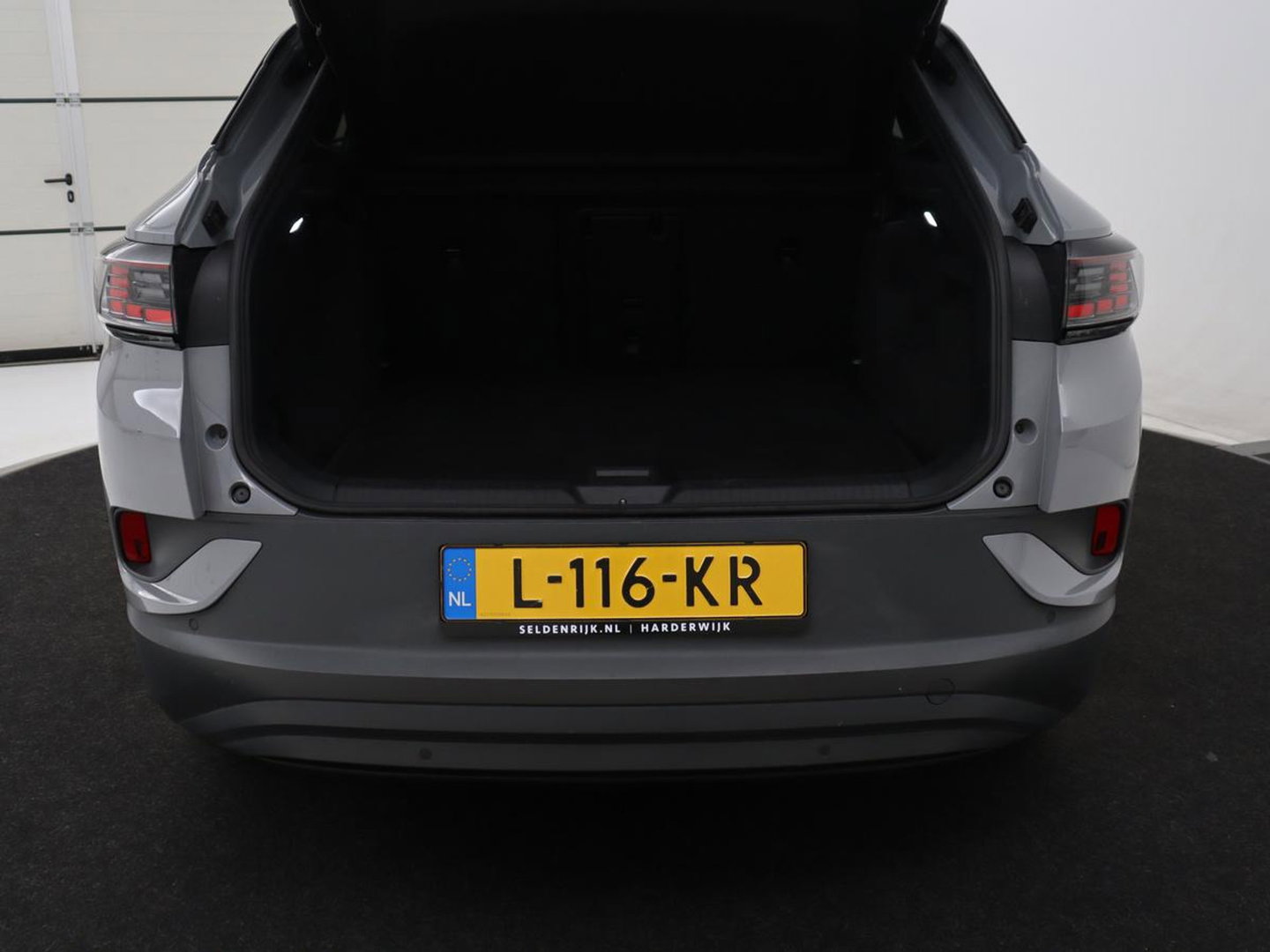 Volkswagen ID.4 Tech 77 kWh | SOH 92,2% | Panorama | 360 Camera | Head up | Virtual cockpit | Sfeerverlichting | Stoel/Stuurverwarming | Adaptive cruise | Carplay | Traffic assist | Climate control | Half leder/velours