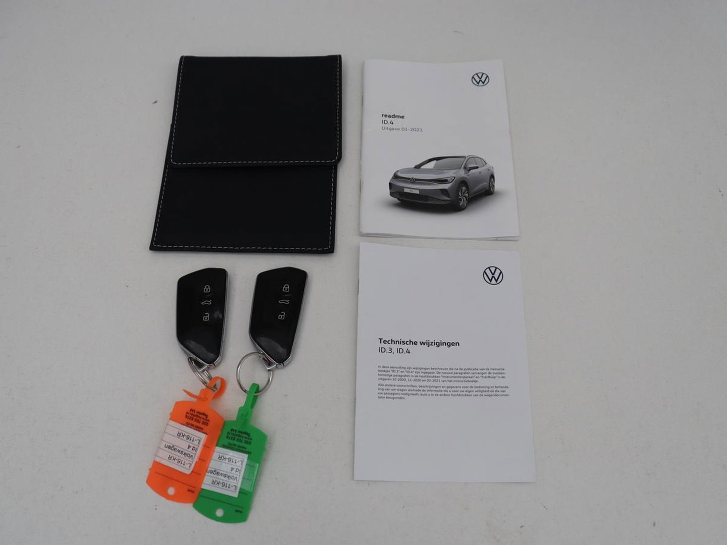 Volkswagen ID.4 Tech 77 kWh | SOH 92,2% | Panorama | 360 Camera | Head up | Virtual cockpit | Sfeerverlichting | Stoel/Stuurverwarming | Adaptive cruise | Carplay | Traffic assist | Climate control | Half leder/velours
