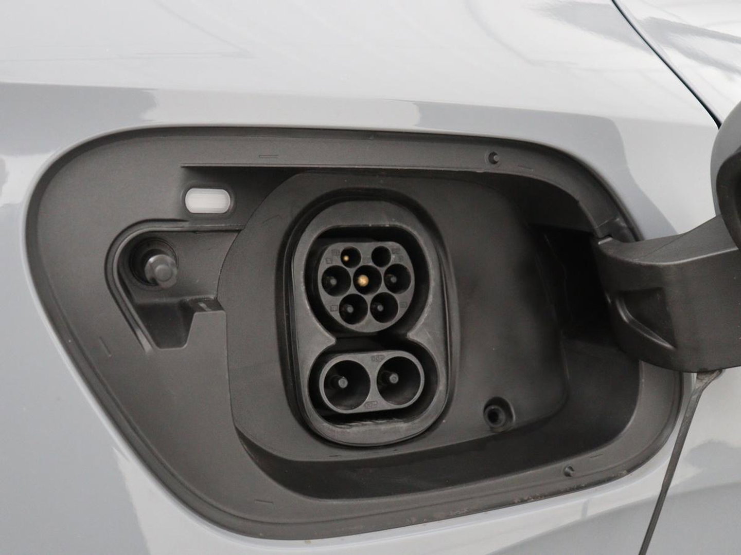 Volkswagen ID.4 Tech 77 kWh | SOH 92,2% | Panorama | 360 Camera | Head up | Virtual cockpit | Sfeerverlichting | Stoel/Stuurverwarming | Adaptive cruise | Carplay | Traffic assist | Climate control | Half leder/velours