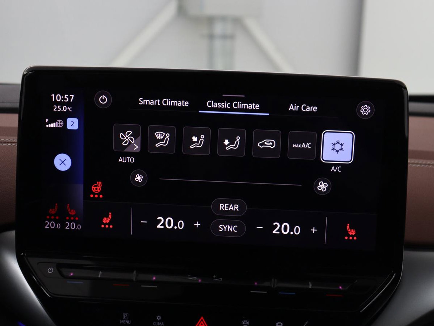 Volkswagen ID.4 Tech 77 kWh | SOH 92,2% | Panorama | 360 Camera | Head up | Virtual cockpit | Sfeerverlichting | Stoel/Stuurverwarming | Adaptive cruise | Carplay | Traffic assist | Climate control | Half leder/velours