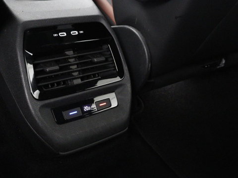 Volkswagen ID.4 Tech 77 kWh | SOH 92,2% | Panorama | 360 Camera | Head up | Virtual cockpit | Sfeerverlichting | Stoel/Stuurverwarming | Adaptive cruise | Carplay | Traffic assist | Climate control | Half leder/velours