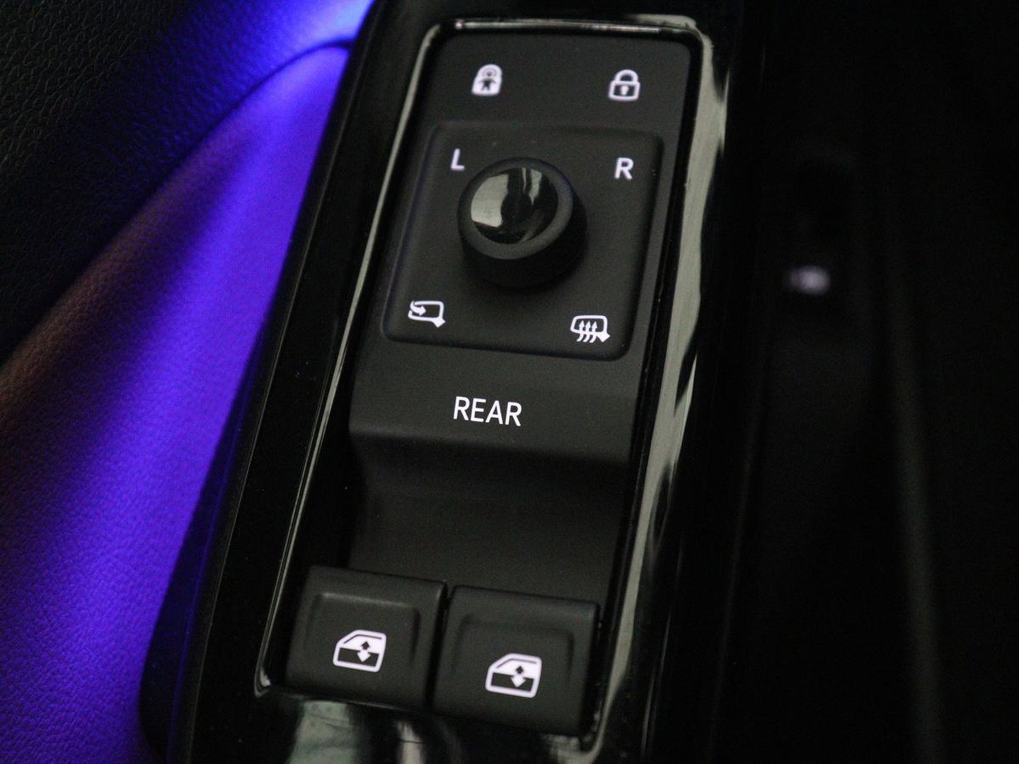 Volkswagen ID.4 Tech 77 kWh | SOH 92,2% | Panorama | 360 Camera | Head up | Virtual cockpit | Sfeerverlichting | Stoel/Stuurverwarming | Adaptive cruise | Carplay | Traffic assist | Climate control | Half leder/velours