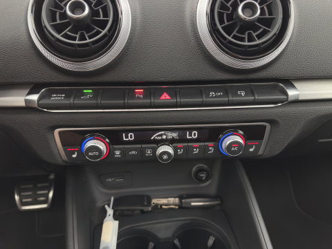 Audi A3 Sportback 1.4 e-tron S-Line Lease Edition (Plug-In) Aut. * PANO | LEATHER-ALCANTARA | BANG/OLUFSEN-AUDIO | DIGI-COCKPIT | HEATED-SPORTSEATS | FULL-LED | KEYLESS | NAVI-FULLMAP | PRIVACY-GLASS | ECC | PDC | ADAPTIVE-CRUISE | 18''ALU*