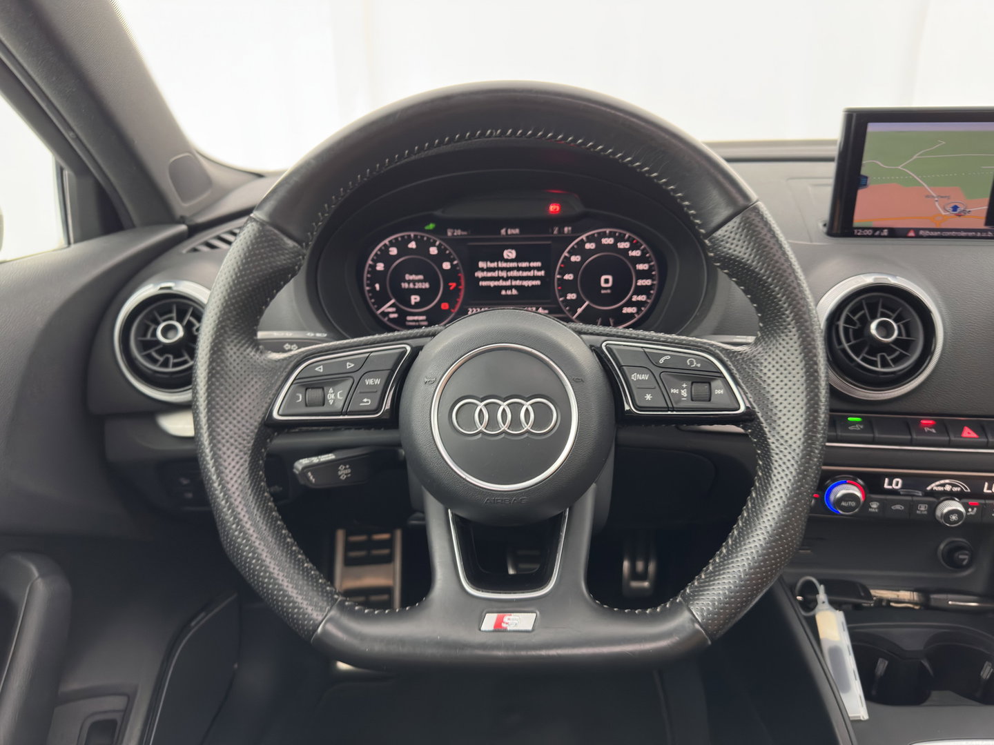 Audi A3 Sportback 1.4 e-tron S-Line Lease Edition (Plug-In) Aut. * PANO | LEATHER-ALCANTARA | BANG/OLUFSEN-AUDIO | DIGI-COCKPIT | HEATED-SPORTSEATS | FULL-LED | KEYLESS | NAVI-FULLMAP | PRIVACY-GLASS | ECC | PDC | ADAPTIVE-CRUISE | 18''ALU*