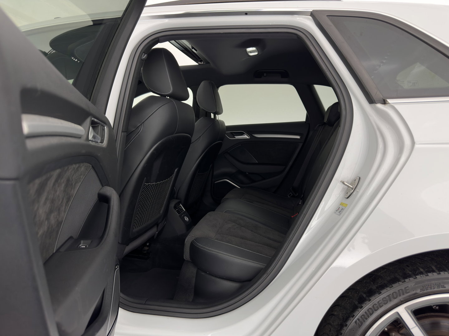 Audi A3 Sportback 1.4 e-tron S-Line Lease Edition (Plug-In) Aut. * PANO | LEATHER-ALCANTARA | BANG/OLUFSEN-AUDIO | DIGI-COCKPIT | HEATED-SPORTSEATS | FULL-LED | KEYLESS | NAVI-FULLMAP | PRIVACY-GLASS | ECC | PDC | ADAPTIVE-CRUISE | 18''ALU*