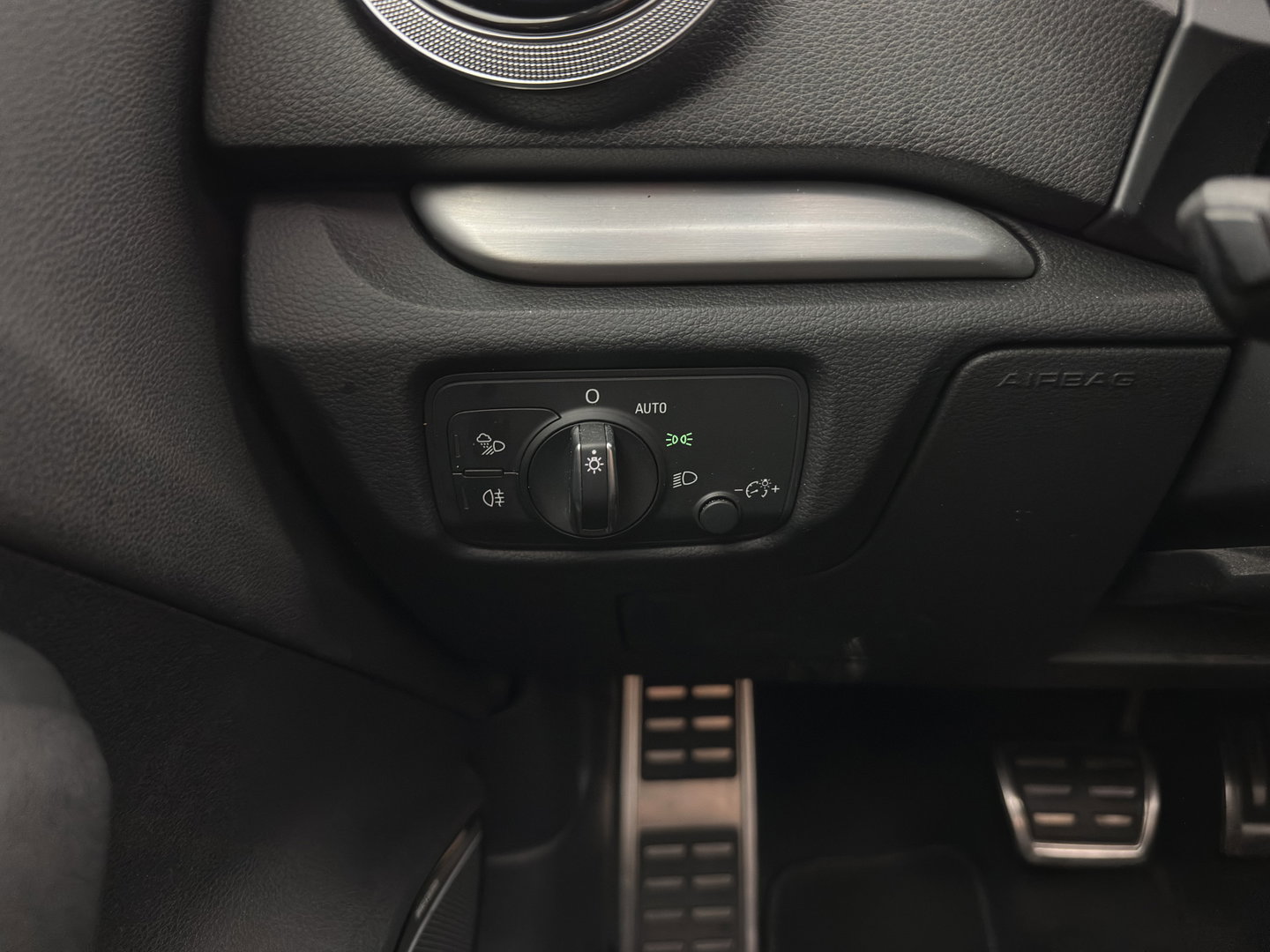Audi A3 Sportback 1.4 e-tron S-Line Lease Edition (Plug-In) Aut. * PANO | LEATHER-ALCANTARA | BANG/OLUFSEN-AUDIO | DIGI-COCKPIT | HEATED-SPORTSEATS | FULL-LED | KEYLESS | NAVI-FULLMAP | PRIVACY-GLASS | ECC | PDC | ADAPTIVE-CRUISE | 18''ALU*