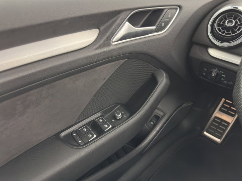 Audi A3 Sportback 1.4 e-tron S-Line Lease Edition (Plug-In) Aut. * PANO | LEATHER-ALCANTARA | BANG/OLUFSEN-AUDIO | DIGI-COCKPIT | HEATED-SPORTSEATS | FULL-LED | KEYLESS | NAVI-FULLMAP | PRIVACY-GLASS | ECC | PDC | ADAPTIVE-CRUISE | 18''ALU*