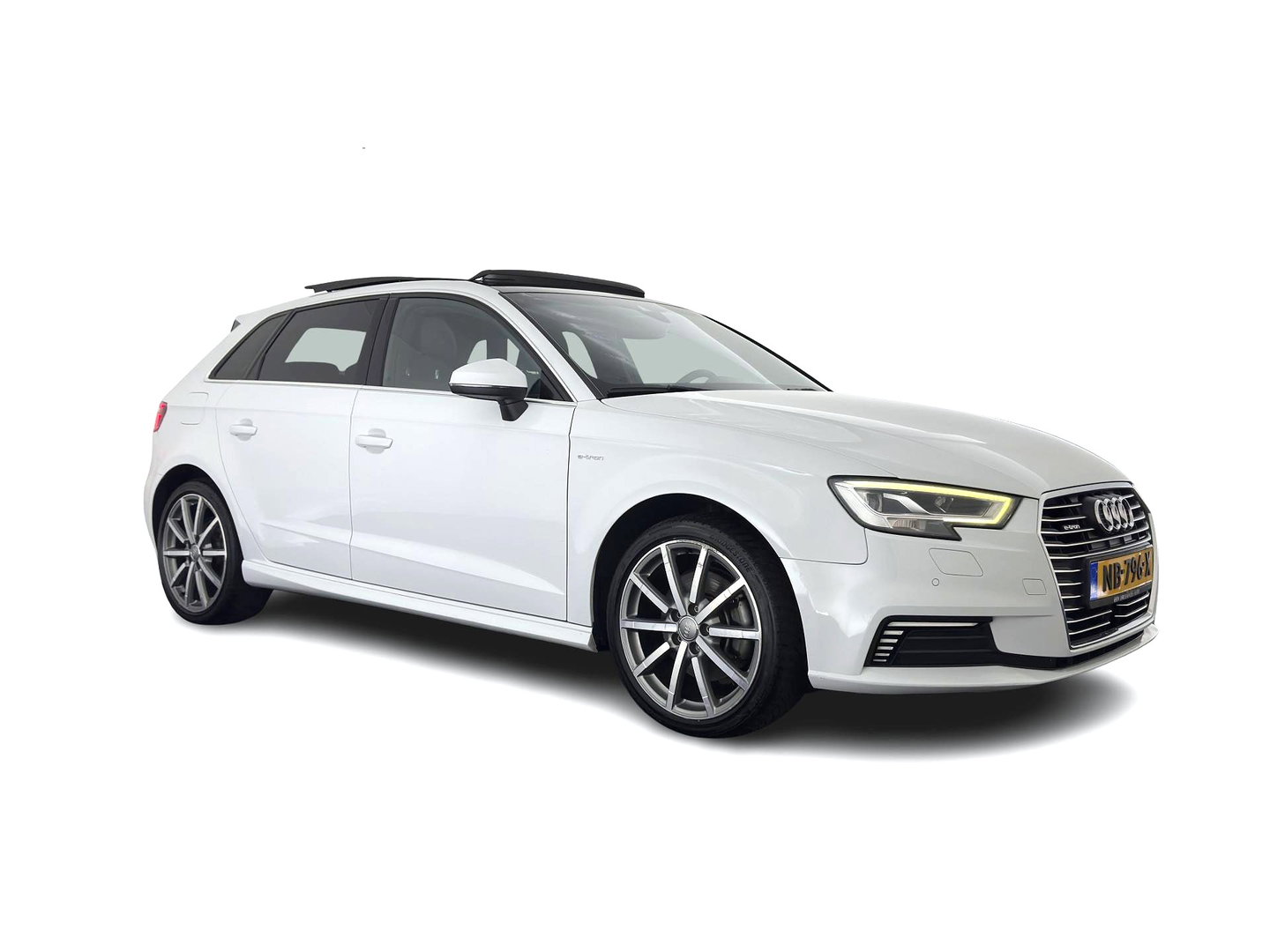 Audi A3 Sportback 1.4 e-tron S-Line Lease Edition (Plug-In) Aut. * PANO | LEATHER-ALCANTARA | BANG/OLUFSEN-AUDIO | DIGI-COCKPIT | HEATED-SPORTSEATS | FULL-LED | KEYLESS | NAVI-FULLMAP | PRIVACY-GLASS | ECC | PDC | ADAPTIVE-CRUISE | 18''ALU*
