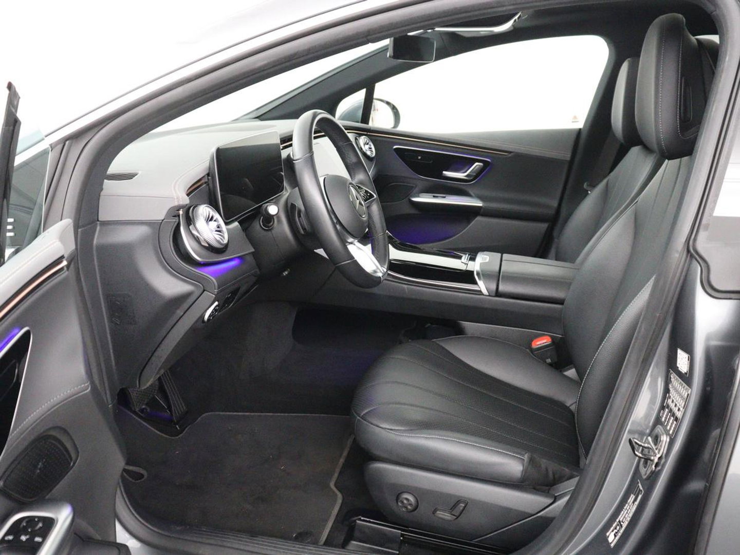 Mercedes-Benz EQE 300 Business Line 89 kWh SOH 95,8 | Panoramadak | Adaptive cruise | Burmester | Leder | Camera | Carplay | Warmtepomp | Stoelverwarming | Sfeerverlichting | Botspreventie