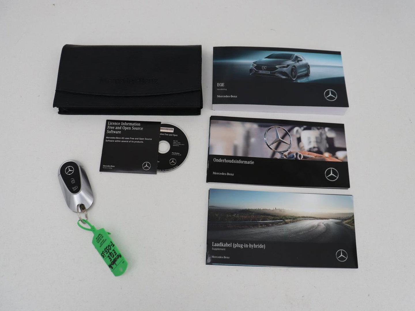 Mercedes-Benz EQE 300 Business Line 89 kWh SOH 95,8 | Panoramadak | Adaptive cruise | Burmester | Leder | Camera | Carplay | Warmtepomp | Stoelverwarming | Sfeerverlichting | Botspreventie