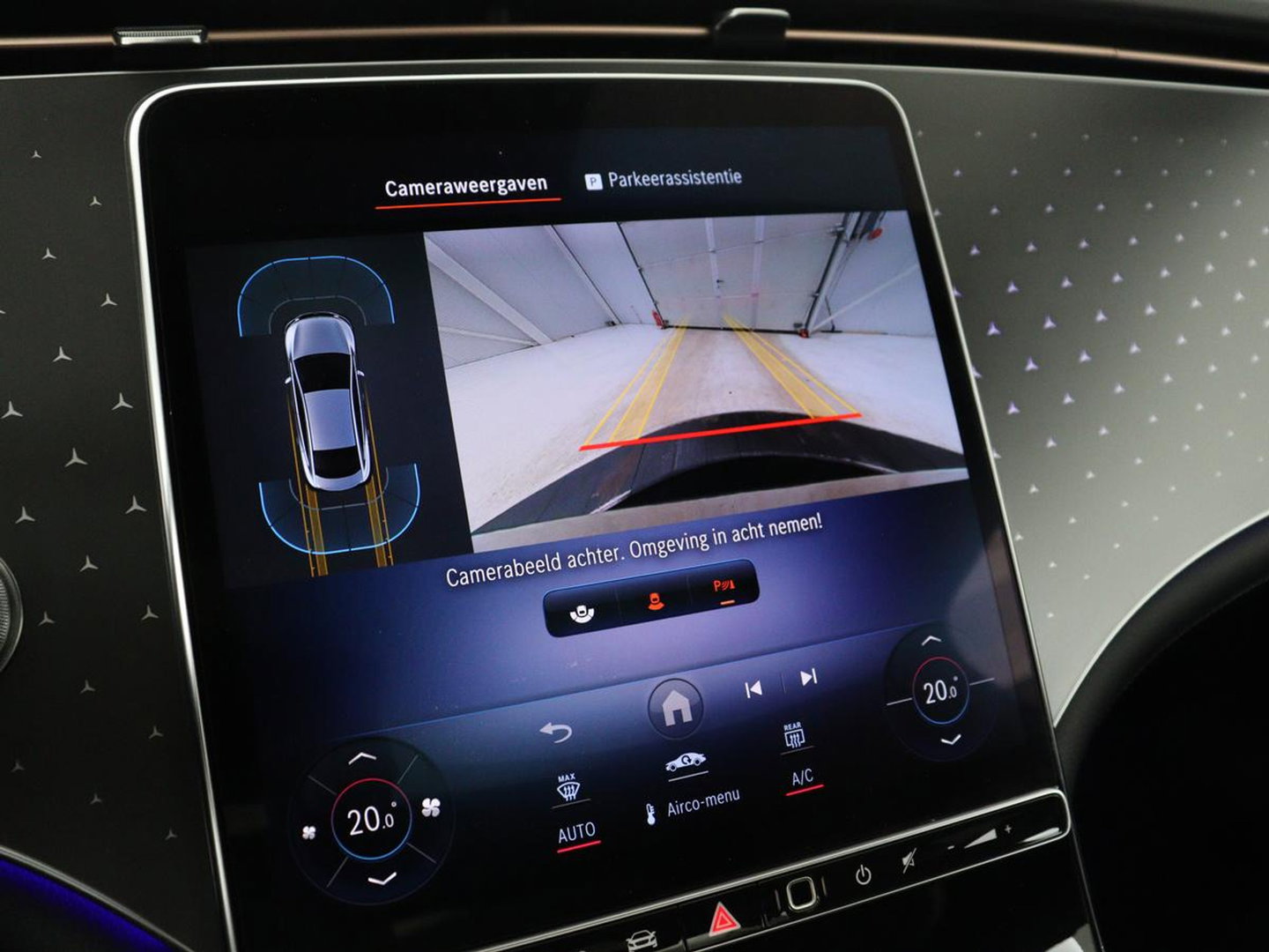 Mercedes-Benz EQE 300 Business Line 89 kWh SOH 95,8 | Panoramadak | Adaptive cruise | Burmester | Leder | Camera | Carplay | Warmtepomp | Stoelverwarming | Sfeerverlichting | Botspreventie