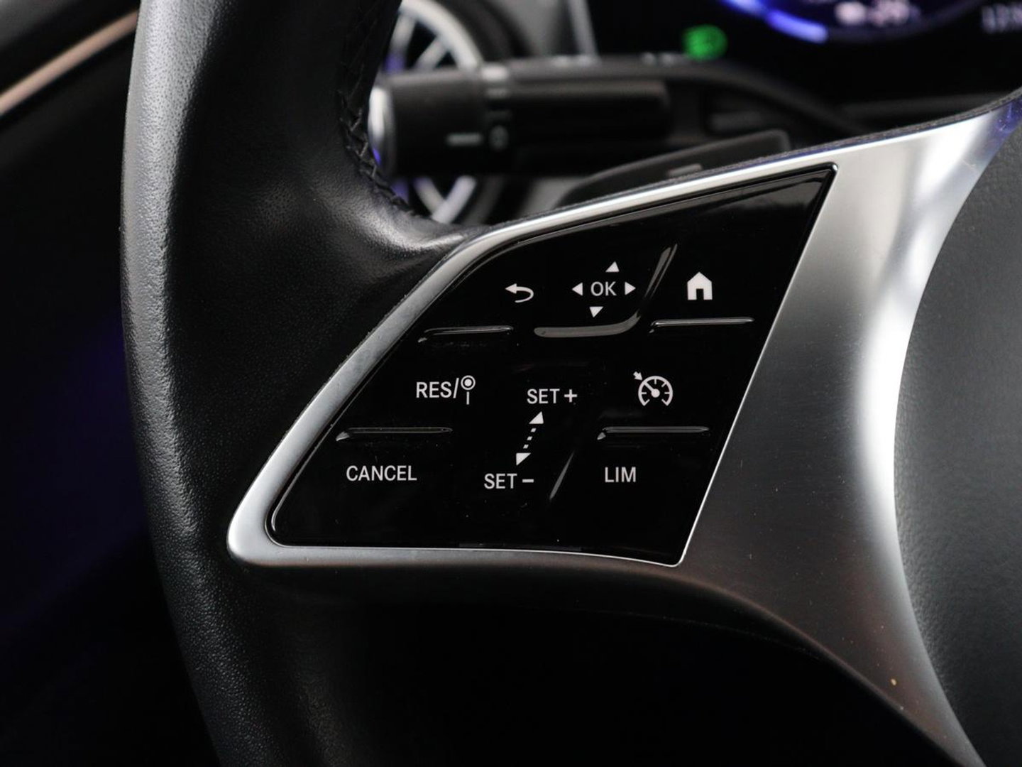 Mercedes-Benz EQE 300 Business Line 89 kWh SOH 95,8 | Panoramadak | Adaptive cruise | Burmester | Leder | Camera | Carplay | Warmtepomp | Stoelverwarming | Sfeerverlichting | Botspreventie