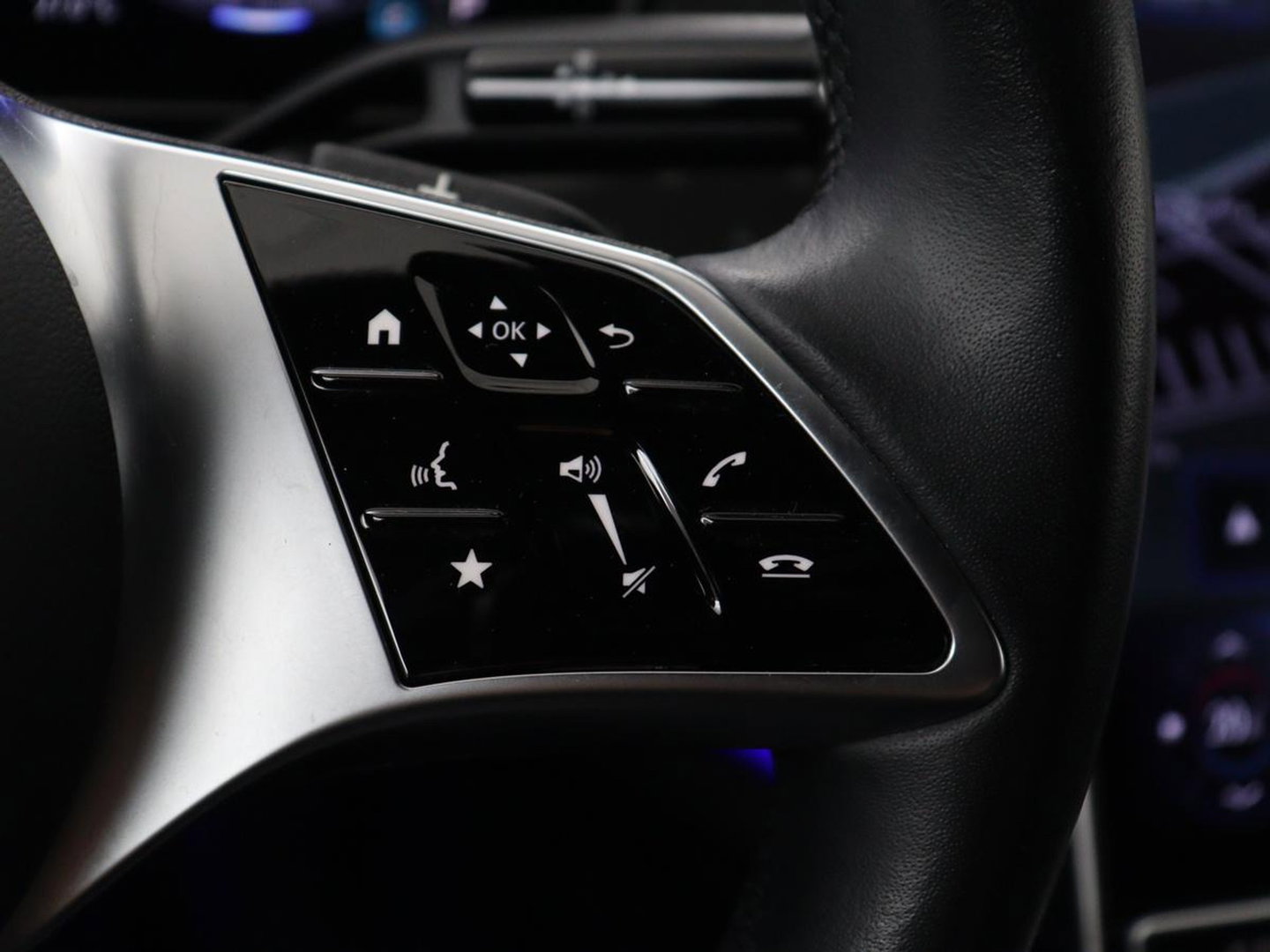 Mercedes-Benz EQE 300 Business Line 89 kWh SOH 95,8 | Panoramadak | Adaptive cruise | Burmester | Leder | Camera | Carplay | Warmtepomp | Stoelverwarming | Sfeerverlichting | Botspreventie