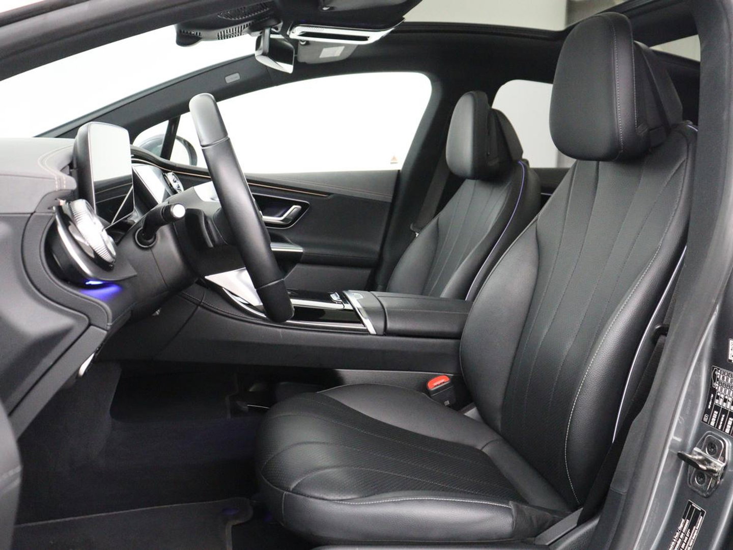Mercedes-Benz EQE 300 Business Line 89 kWh SOH 95,8 | Panoramadak | Adaptive cruise | Burmester | Leder | Camera | Carplay | Warmtepomp | Stoelverwarming | Sfeerverlichting | Botspreventie
