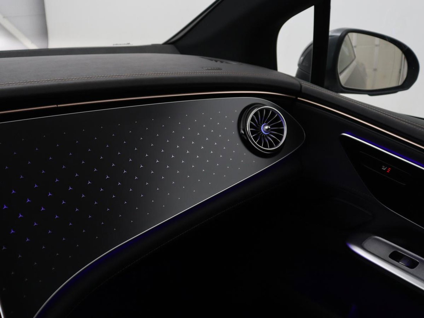 Mercedes-Benz EQE 300 Business Line 89 kWh SOH 95,8 | Panoramadak | Adaptive cruise | Burmester | Leder | Camera | Carplay | Warmtepomp | Stoelverwarming | Sfeerverlichting | Botspreventie