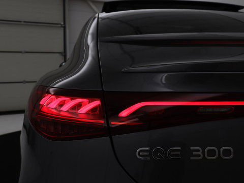 Mercedes-Benz EQE 300 Business Line 89 kWh SOH 95,8 | Panoramadak | Adaptive cruise | Burmester | Leder | Camera | Carplay | Warmtepomp | Stoelverwarming | Sfeerverlichting | Botspreventie