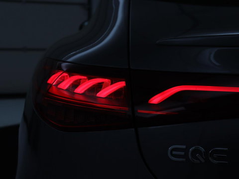 Mercedes-Benz EQE 300 Business Line 89 kWh SOH 95,8 | Panoramadak | Adaptive cruise | Burmester | Leder | Camera | Carplay | Warmtepomp | Stoelverwarming | Sfeerverlichting | Botspreventie