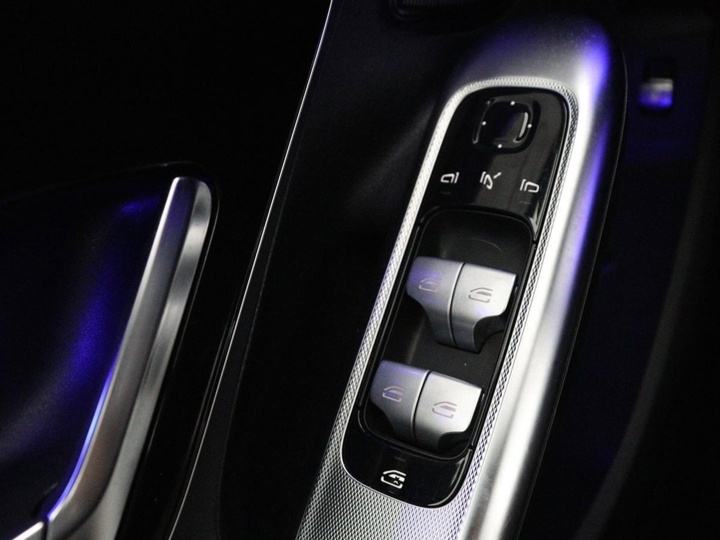 Mercedes-Benz EQE 300 Business Line 89 kWh SOH 95,8 | Panoramadak | Adaptive cruise | Burmester | Leder | Camera | Carplay | Warmtepomp | Stoelverwarming | Sfeerverlichting | Botspreventie