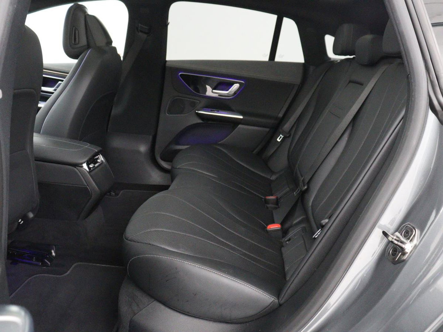 Mercedes-Benz EQE 300 Business Line 89 kWh SOH 95,8 | Panoramadak | Adaptive cruise | Burmester | Leder | Camera | Carplay | Warmtepomp | Stoelverwarming | Sfeerverlichting | Botspreventie