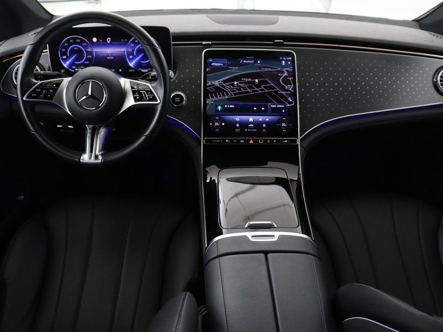 Mercedes-Benz EQE 300 Business Line 89 kWh SOH 95,8 | Panoramadak | Adaptive cruise | Burmester | Leder | Camera | Carplay | Warmtepomp | Stoelverwarming | Sfeerverlichting | Botspreventie