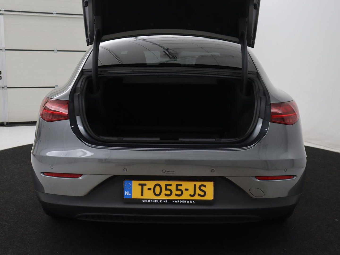 Mercedes-Benz EQE 300 Business Line 89 kWh SOH 95,8 | Panoramadak | Adaptive cruise | Burmester | Leder | Camera | Carplay | Warmtepomp | Stoelverwarming | Sfeerverlichting | Botspreventie