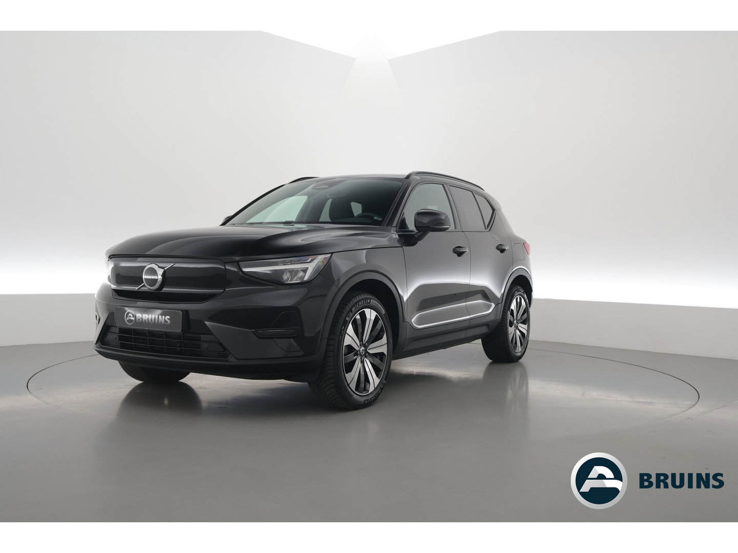 Volvo XC40 Single Motor Plus 70 kWh | Prijs Rijklaar | Adap. Cruise | Dodehoek (Blis) |Stoel + stuurverwarming | Warmtepomp | Google |