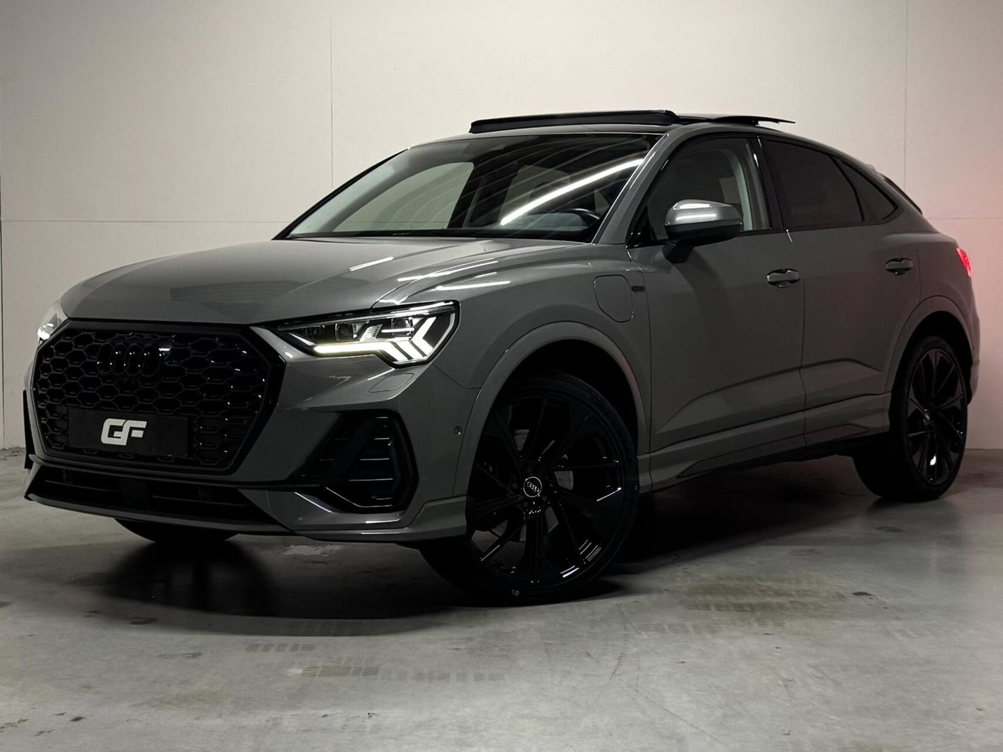 Audi Q3 45 TFSIe Black Edition S-line Pano Memory 360° Sfeer Virtual