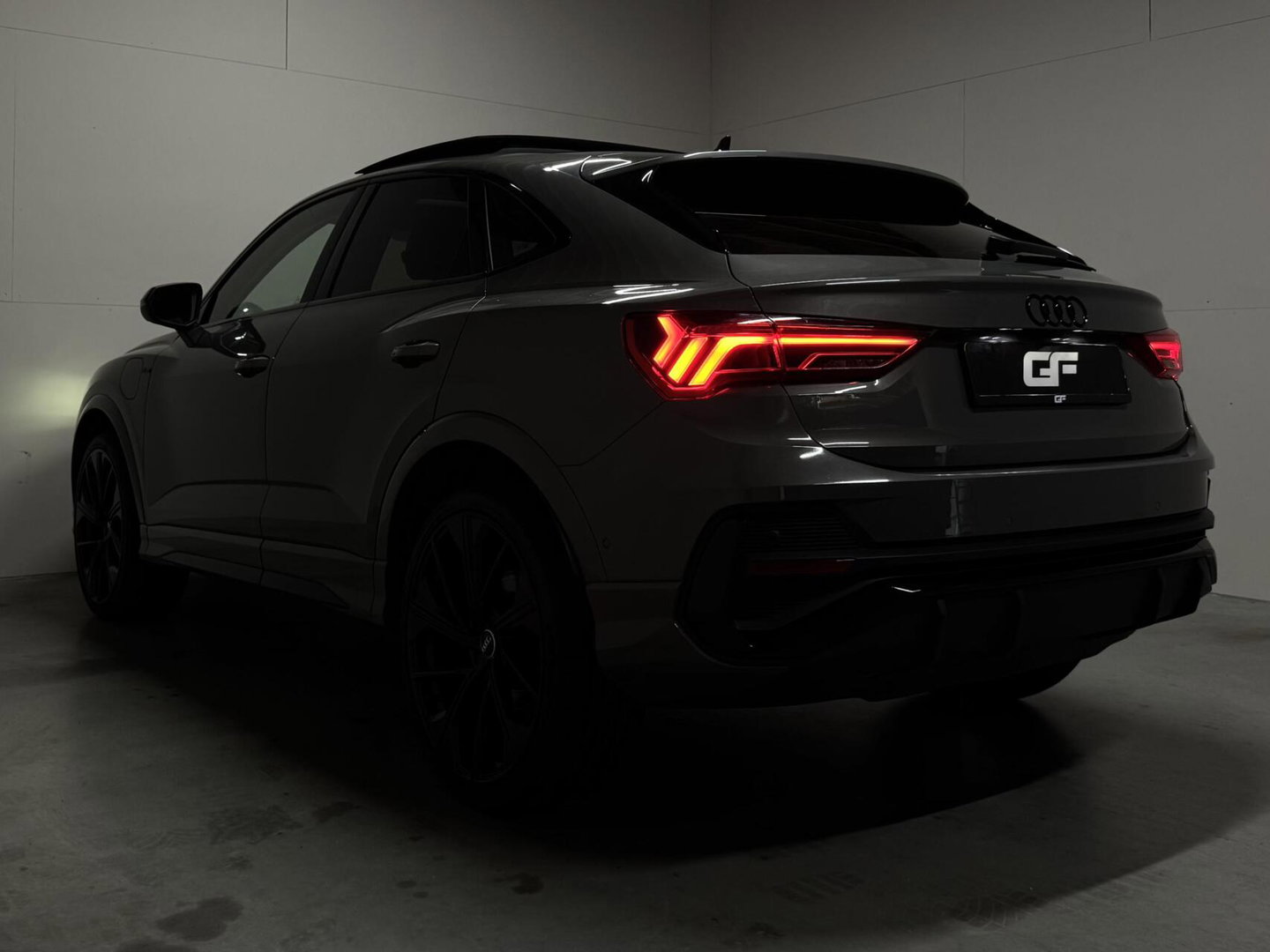Audi Q3 45 TFSIe Black Edition S-line Pano Memory 360° Sfeer Virtual