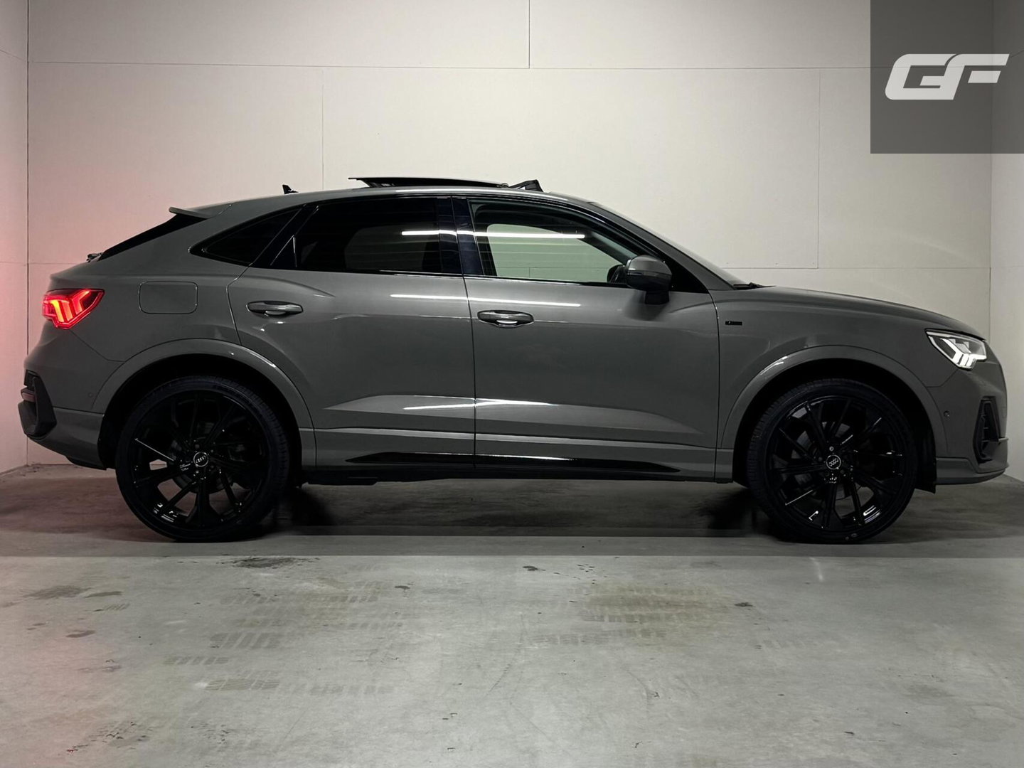 Audi Q3 45 TFSIe Black Edition S-line Pano Memory 360° Sfeer Virtual
