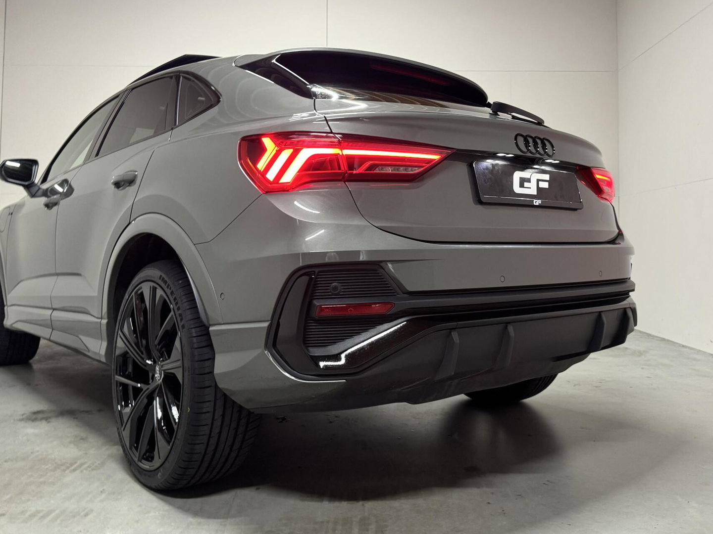 Audi Q3 45 TFSIe Black Edition S-line Pano Memory 360° Sfeer Virtual