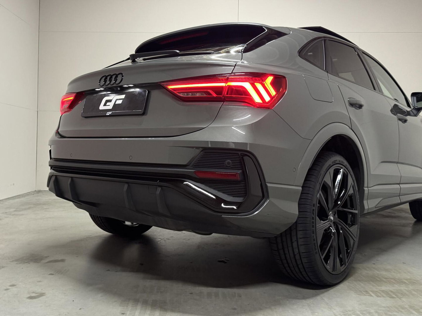 Audi Q3 45 TFSIe Black Edition S-line Pano Memory 360° Sfeer Virtual