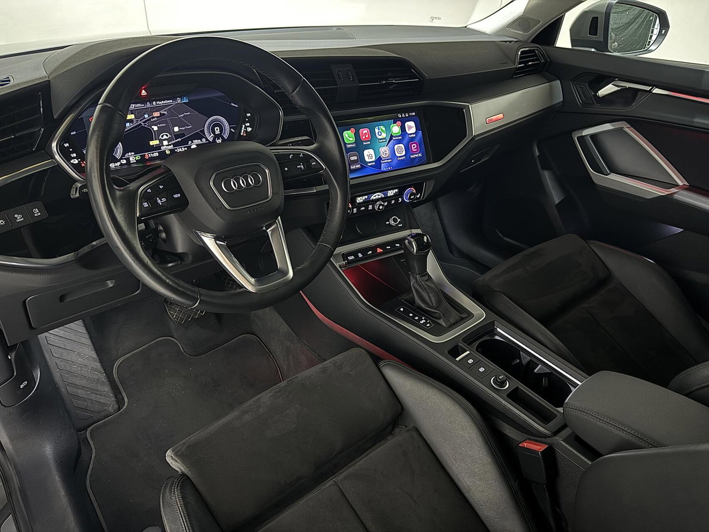 Audi Q3 45 TFSIe Black Edition S-line Pano Memory 360° Sfeer Virtual