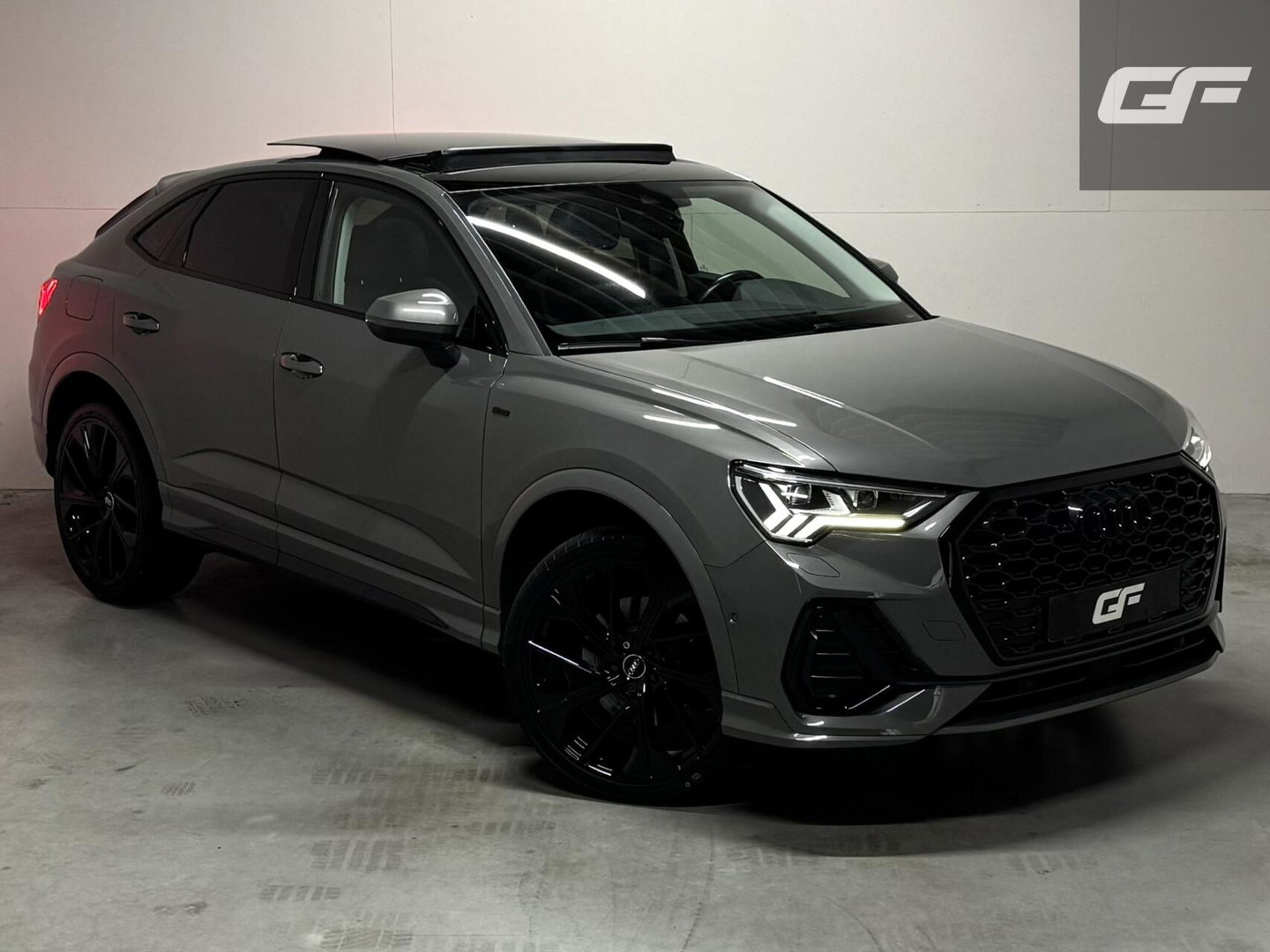 Audi Q3 45 TFSIe Black Edition S-line Pano Memory 360° Sfeer Virtual