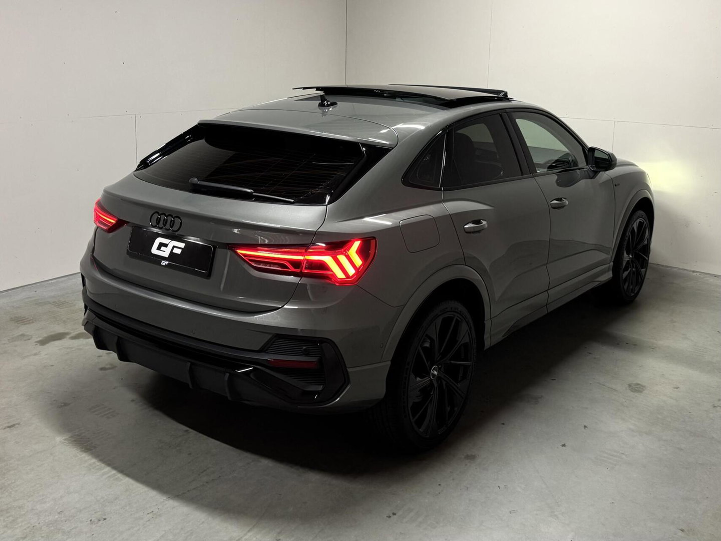 Audi Q3 45 TFSIe Black Edition S-line Pano Memory 360° Sfeer Virtual