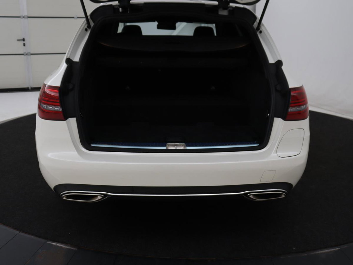 Mercedes-Benz C-Klasse 300e Avantgarde | Panoramadak | Leder Exclusief | Burmester Surround | Stoelverwarming | Camera | Carplay | Dodehoek detectie | Navigatie | Full LED
