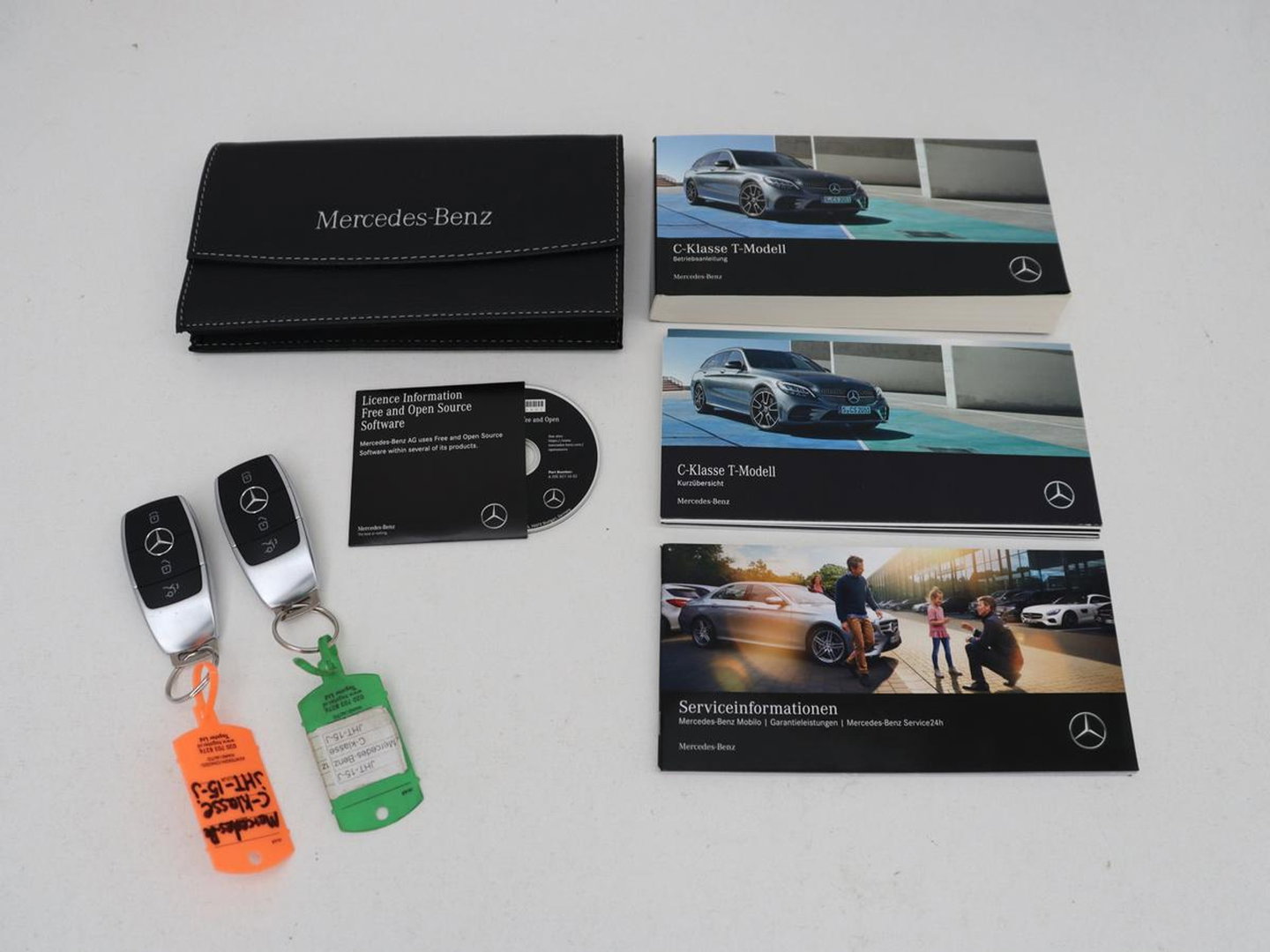 Mercedes-Benz C-Klasse 300e Avantgarde | Panoramadak | Leder Exclusief | Burmester Surround | Stoelverwarming | Camera | Carplay | Dodehoek detectie | Navigatie | Full LED