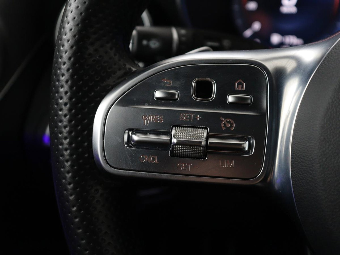 Mercedes-Benz C-Klasse 300e Avantgarde | Panoramadak | Leder Exclusief | Burmester Surround | Stoelverwarming | Camera | Carplay | Dodehoek detectie | Navigatie | Full LED