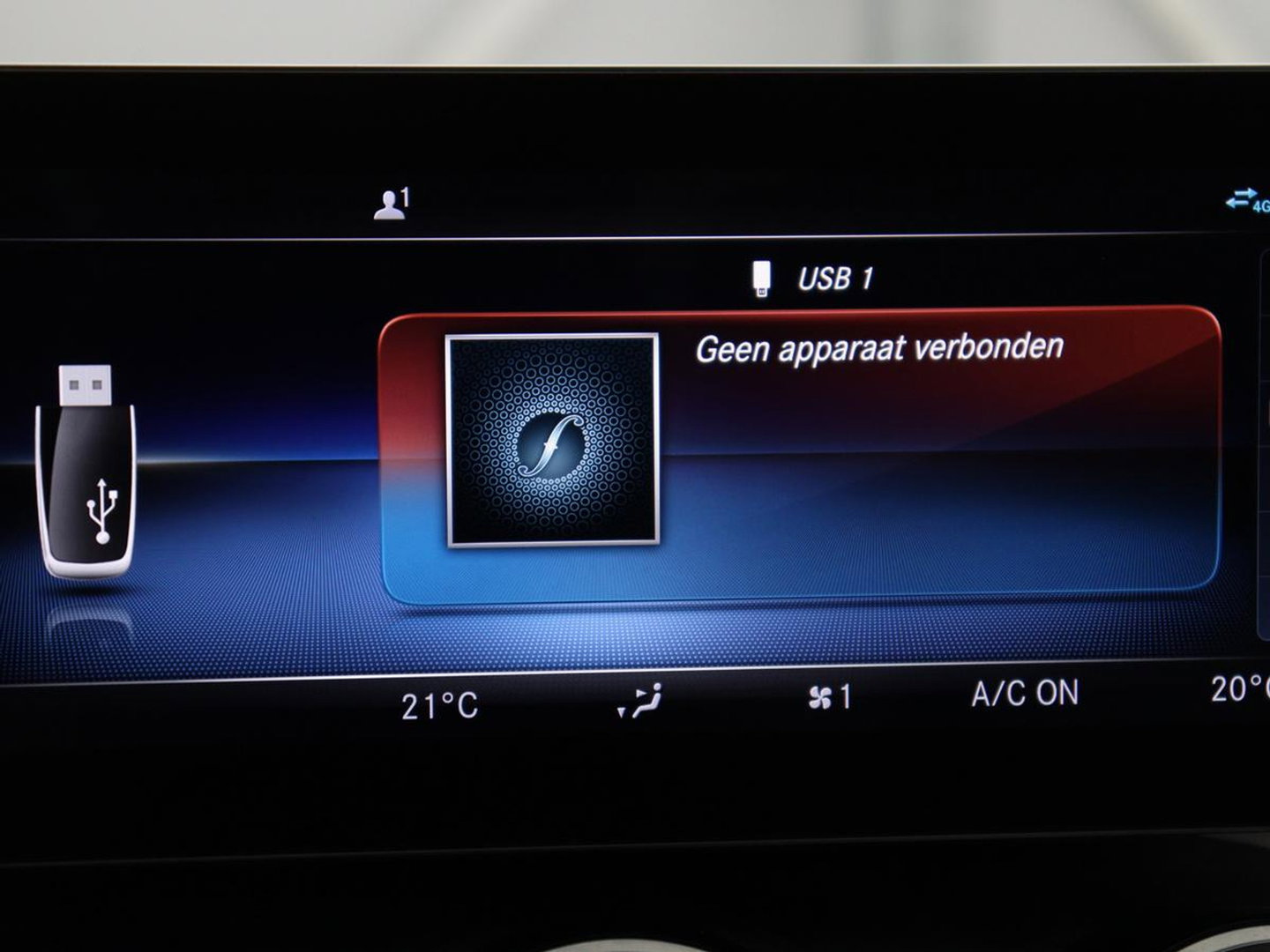 Mercedes-Benz C-Klasse 300e Avantgarde | Panoramadak | Leder Exclusief | Burmester Surround | Stoelverwarming | Camera | Carplay | Dodehoek detectie | Navigatie | Full LED