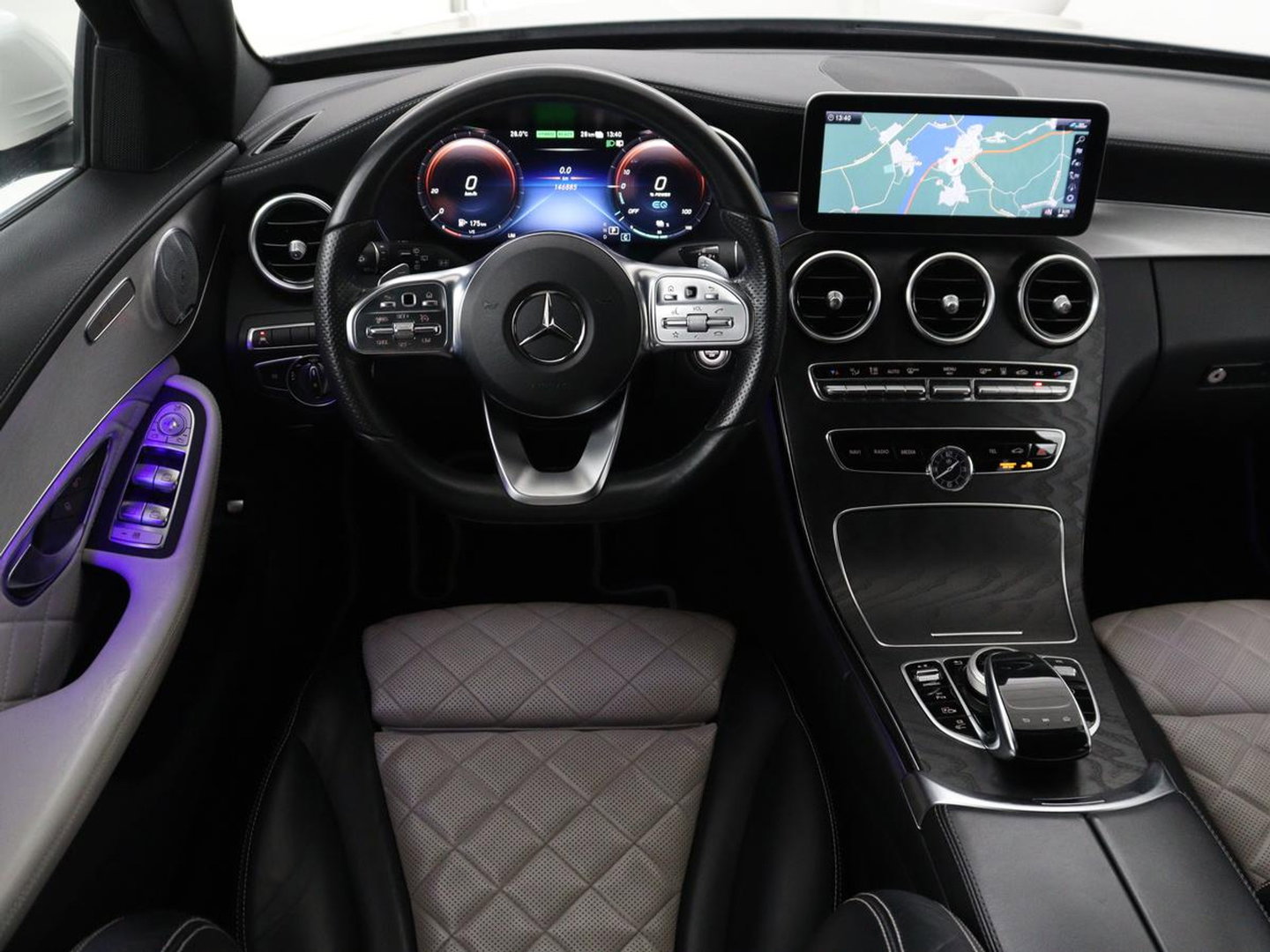 Mercedes-Benz C-Klasse 300e Avantgarde | Panoramadak | Leder Exclusief | Burmester Surround | Stoelverwarming | Camera | Carplay | Dodehoek detectie | Navigatie | Full LED