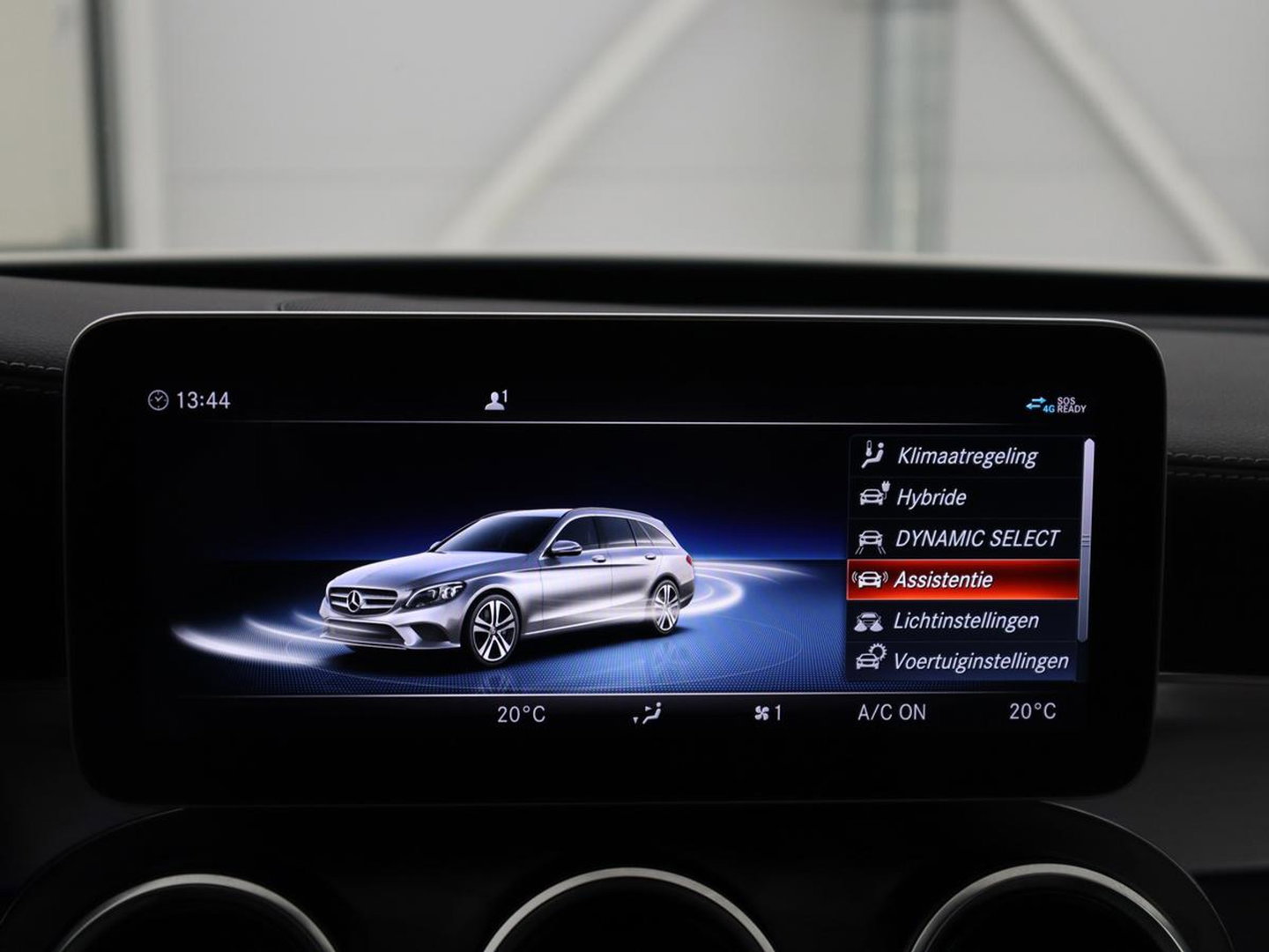 Mercedes-Benz C-Klasse 300e Avantgarde | Panoramadak | Leder Exclusief | Burmester Surround | Stoelverwarming | Camera | Carplay | Dodehoek detectie | Navigatie | Full LED