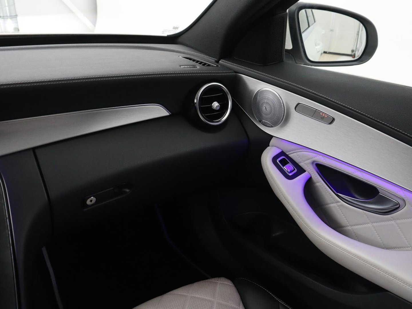 Mercedes-Benz C-Klasse 300e Avantgarde | Panoramadak | Leder Exclusief | Burmester Surround | Stoelverwarming | Camera | Carplay | Dodehoek detectie | Navigatie | Full LED