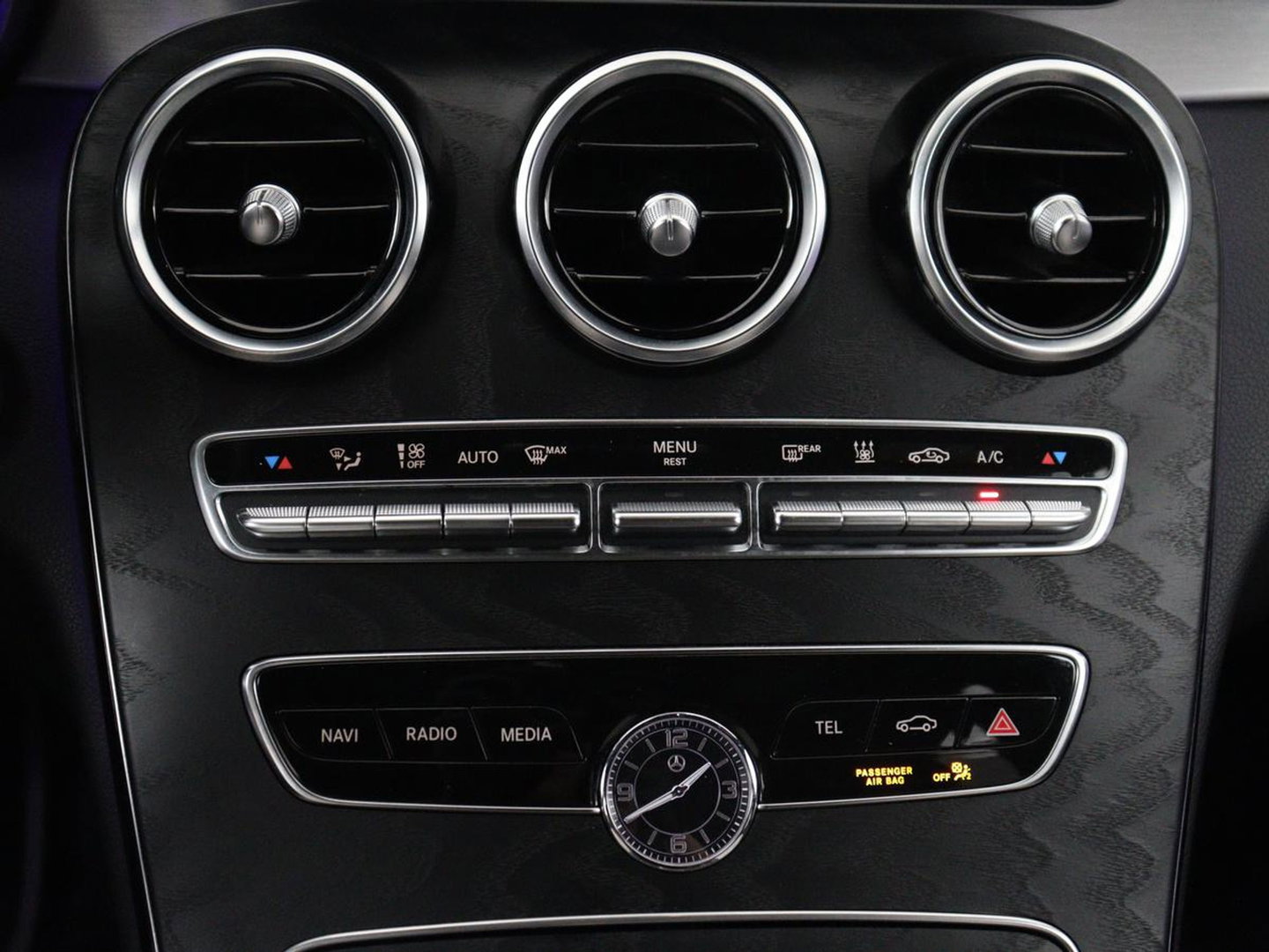 Mercedes-Benz C-Klasse 300e Avantgarde | Panoramadak | Leder Exclusief | Burmester Surround | Stoelverwarming | Camera | Carplay | Dodehoek detectie | Navigatie | Full LED